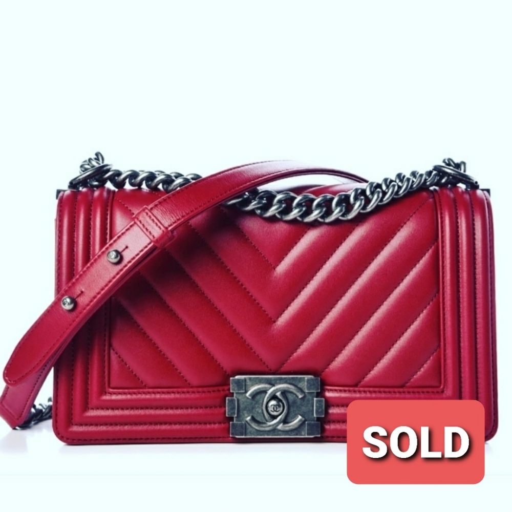 ❌SOLD❌ Chanel 16S Red Chevron Medium Boy